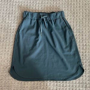 Lululemon On the Fly Skirt sz 4